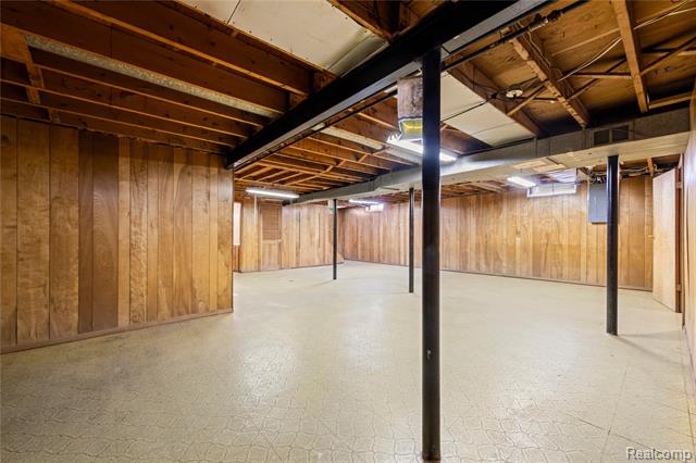 Builiding view sixteen for 28507 Sunnydale, Livonia, MI. 48154