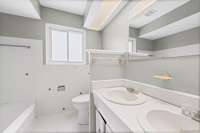 Builiding view thirteen for 28507 Sunnydale, Livonia, MI. 48154