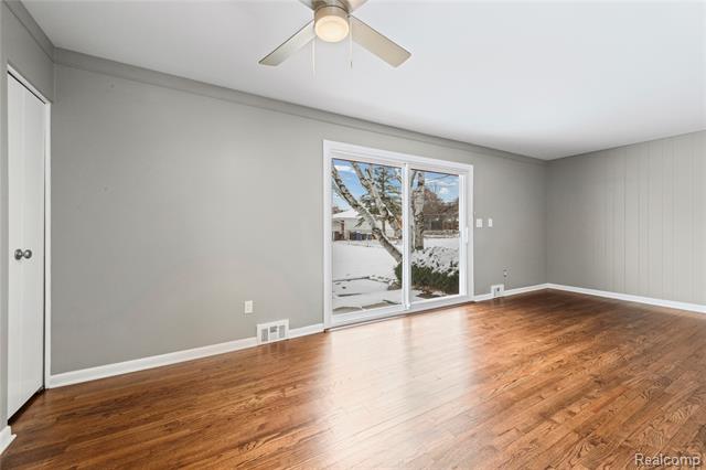 Builiding view three for 28507 Sunnydale, Livonia, MI. 48154