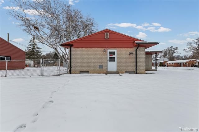 Builiding view twenty one for 28507 Sunnydale, Livonia, MI. 48154