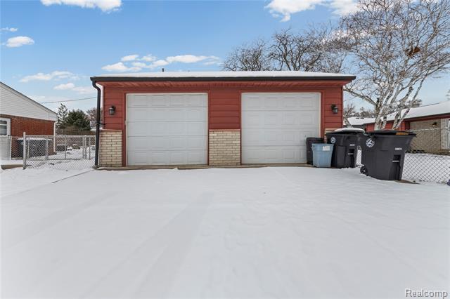 Builiding view twenty three for 28507 Sunnydale, Livonia, MI. 48154