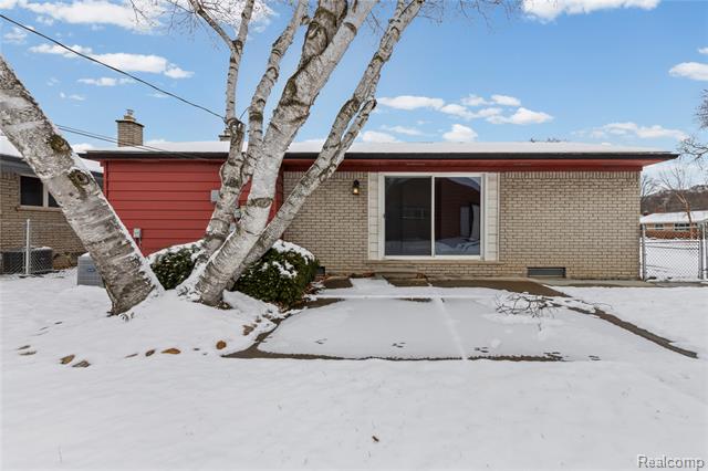 Builiding view twenty two for 28507 Sunnydale, Livonia, MI. 48154