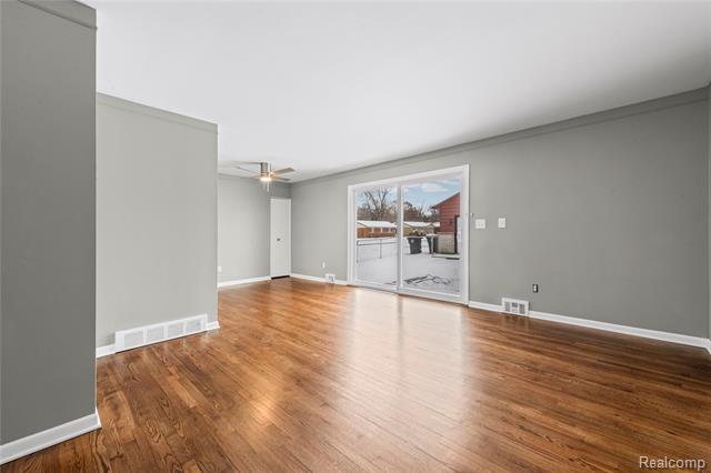 Builiding view two for 28507 Sunnydale, Livonia, MI. 48154