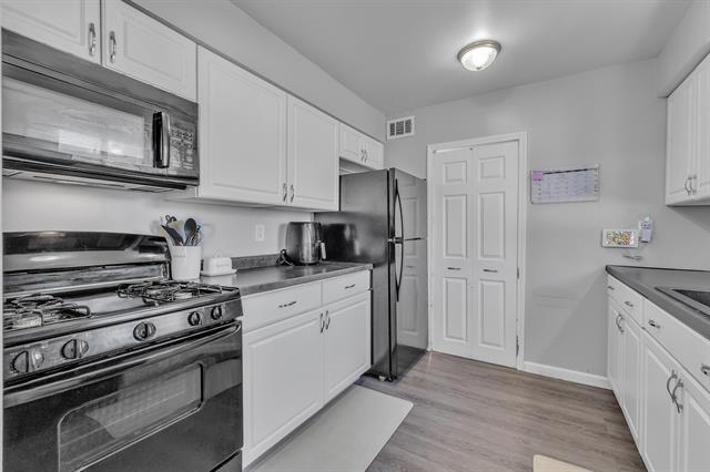 Builiding view fifteen for 19135 Weyher, Livonia, MI. 48152