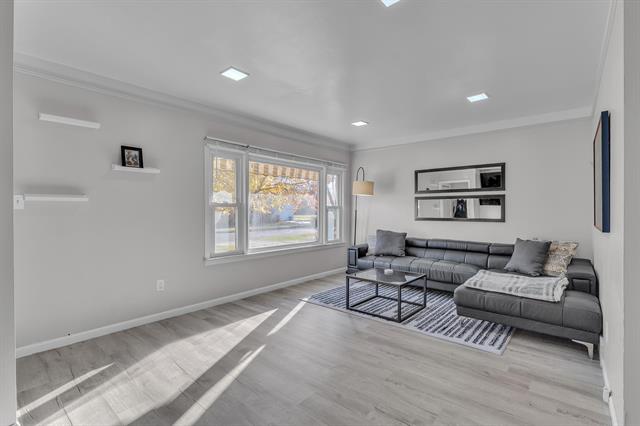 Builiding view six for 19135 Weyher, Livonia, MI. 48152