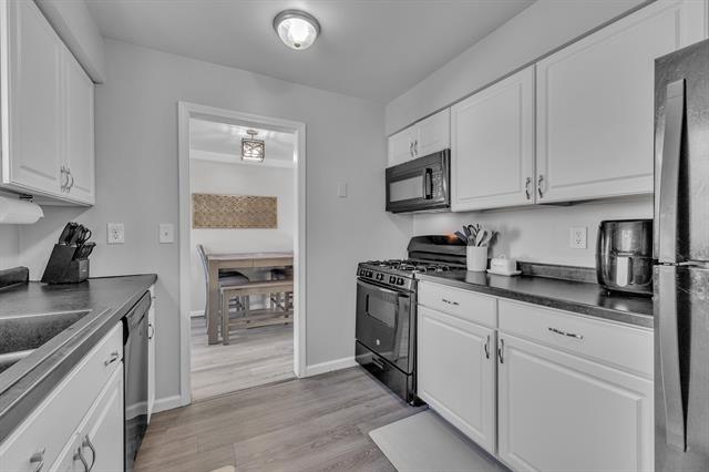 Builiding view sixteen for 19135 Weyher, Livonia, MI. 48152