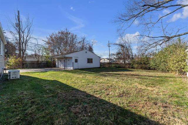 Builiding view twenty five for 19135 Weyher, Livonia, MI. 48152