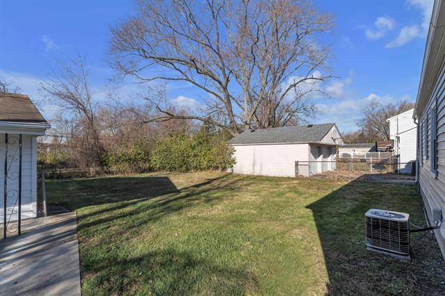 Builiding view twenty four for 19135 Weyher, Livonia, MI. 48152