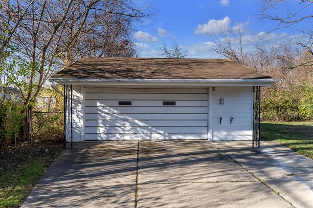 Builiding view twenty nine for 19135 Weyher, Livonia, MI. 48152