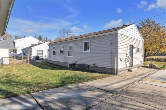 Builiding view twenty seven for 19135 Weyher, Livonia, MI. 48152