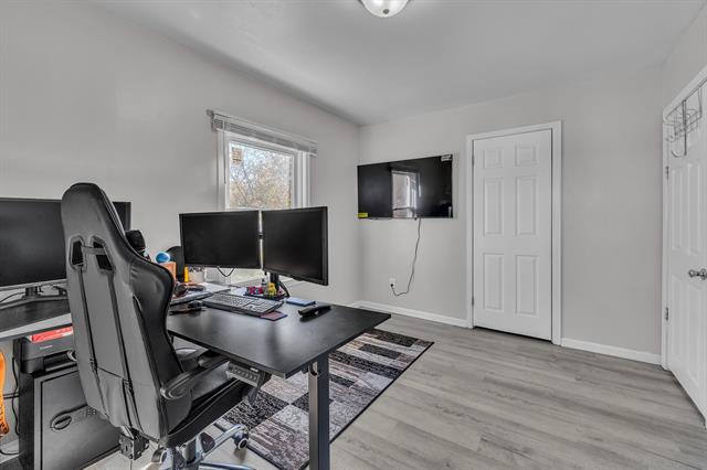 Builiding view twenty two for 19135 Weyher, Livonia, MI. 48152