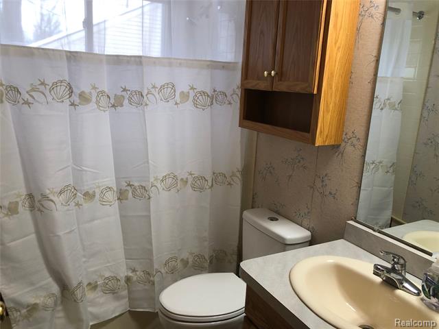 Builiding view eight for 20010 Rensellor, Livonia, MI. 48152