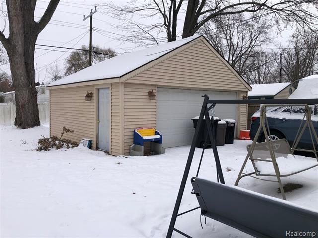 Builiding view nine for 20010 Rensellor, Livonia, MI. 48152