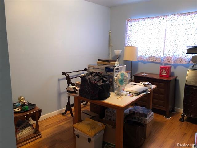 Builiding view six for 20010 Rensellor, Livonia, MI. 48152