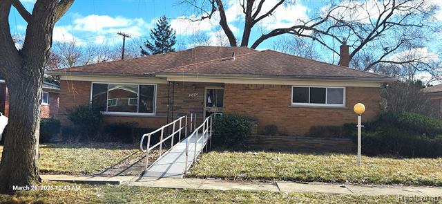front view for 23450 Wildwood Ave, Oak Park, Mi. 48237