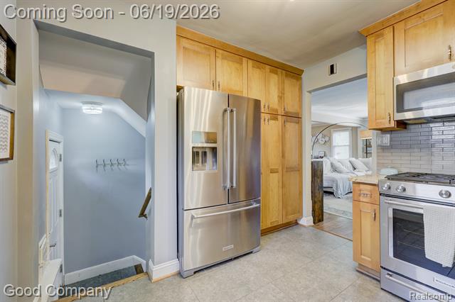 Builiding view fourteen for 540 W Breckenridge, Ferndale, MI. 48220