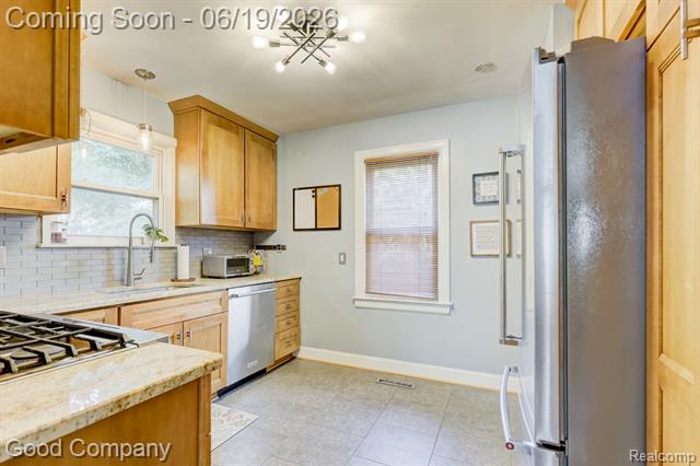 Builiding view ten for 540 W Breckenridge, Ferndale, MI. 48220