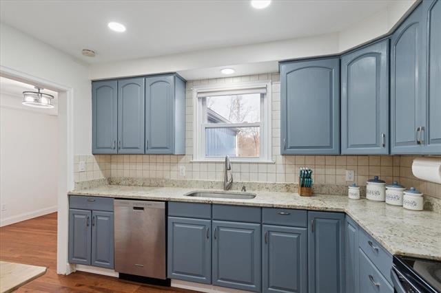 Builiding view fifteen for 28140 Terrence, Livonia, MI. 48154