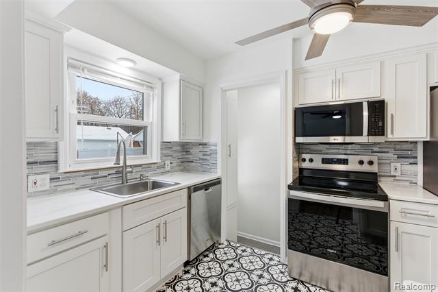 Builiding view eight for 26541 6 Mile, Redford, MI. 48240