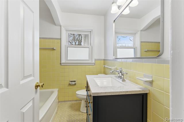 Builiding view nineteen for 26541 6 Mile, Redford, MI. 48240