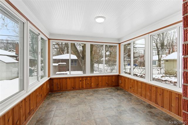 Builiding view seventeen for 26541 6 Mile, Redford, MI. 48240