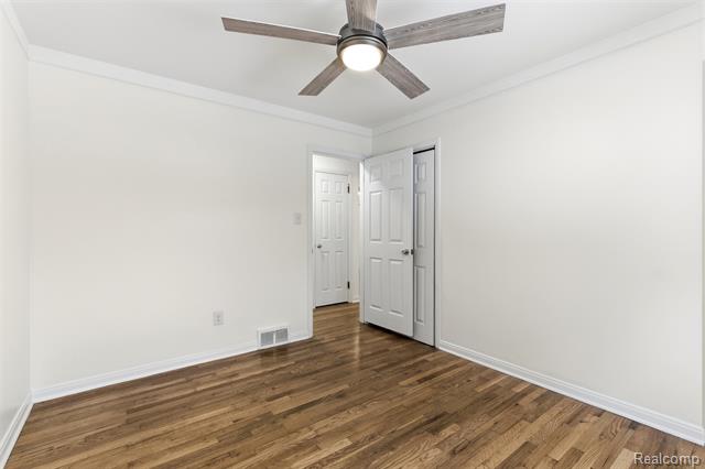 Builiding view twelve for 26541 6 Mile, Redford, MI. 48240