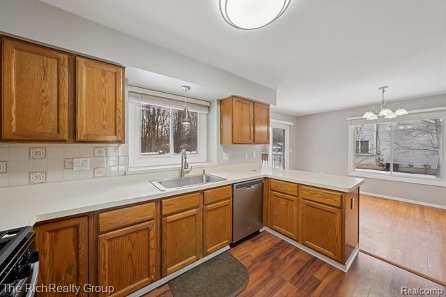 Builiding view fourteen for 23197 Elmgrove, Farmington, MI. 48336