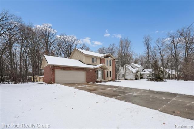 Builiding view one for 23197 Elmgrove, Farmington, MI. 48336