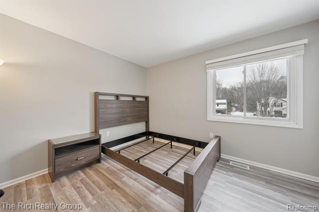 Builiding view seventeen for 23197 Elmgrove, Farmington, MI. 48336