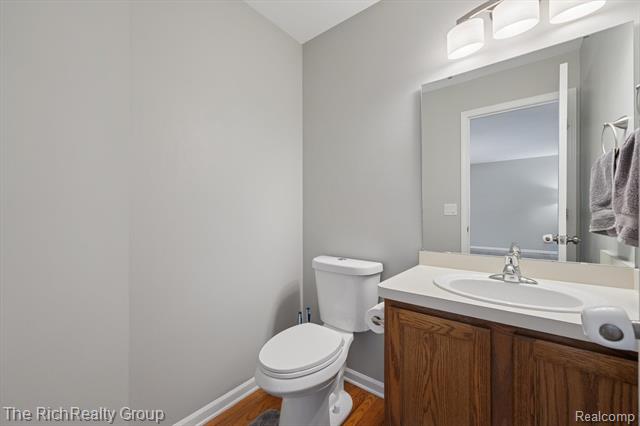 Builiding view sixteen for 23197 Elmgrove, Farmington, MI. 48336