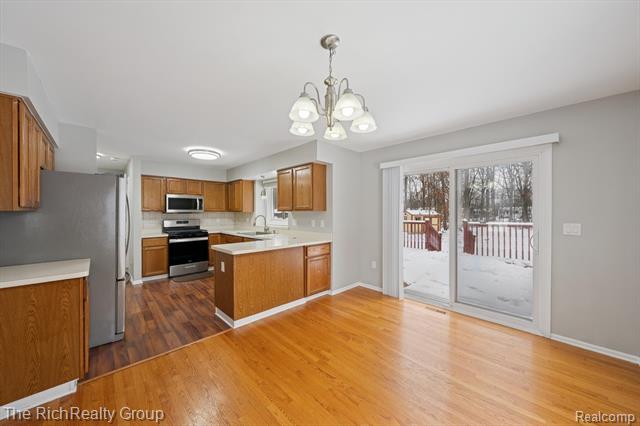 Builiding view ten for 23197 Elmgrove, Farmington, MI. 48336