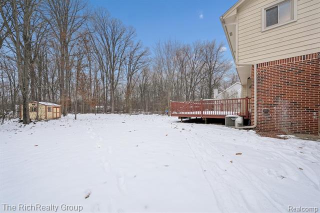 Builiding view thirty six for 23197 Elmgrove, Farmington, MI. 48336