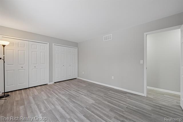 Builiding view twenty one for 23197 Elmgrove, Farmington, MI. 48336