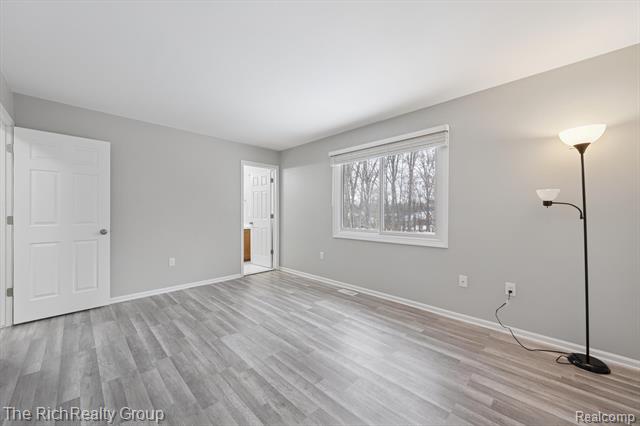 Builiding view twenty two for 23197 Elmgrove, Farmington, MI. 48336