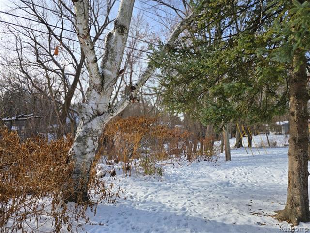 Builiding view eighteen for 17285 Gaylord, Redford, MI. 48240
