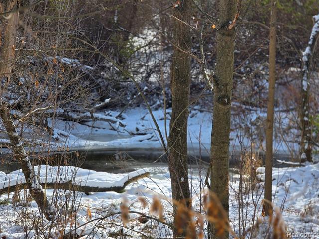 Builiding view seventeen for 17285 Gaylord, Redford, MI. 48240