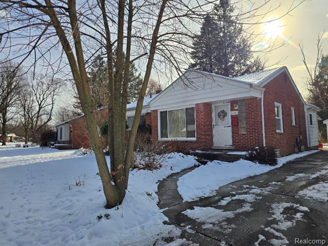 Builiding view two for 17285 Gaylord, Redford, MI. 48240