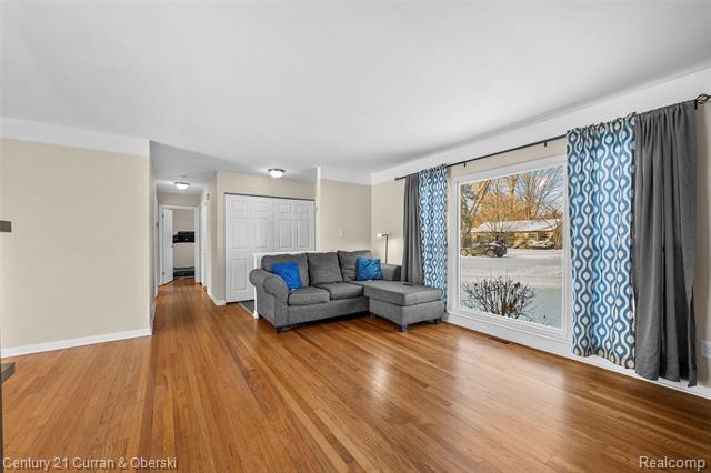 Builiding view eight for 18070 Floral, Livonia, MI. 48152