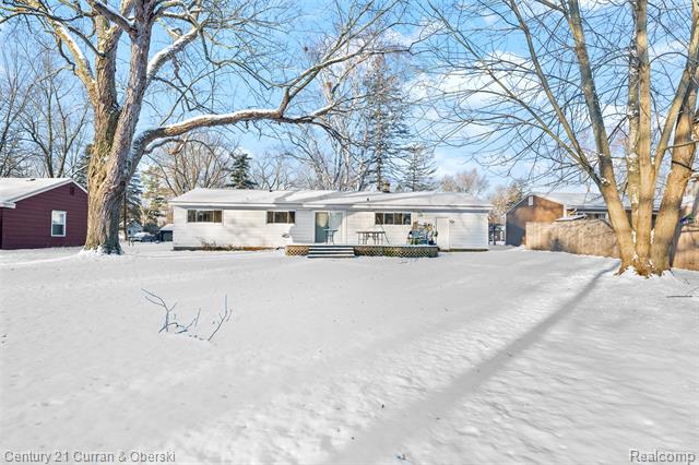 Builiding view four for 18070 Floral, Livonia, MI. 48152