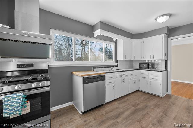 Builiding view fourteen for 18070 Floral, Livonia, MI. 48152