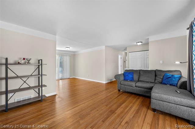 Builiding view nine for 18070 Floral, Livonia, MI. 48152