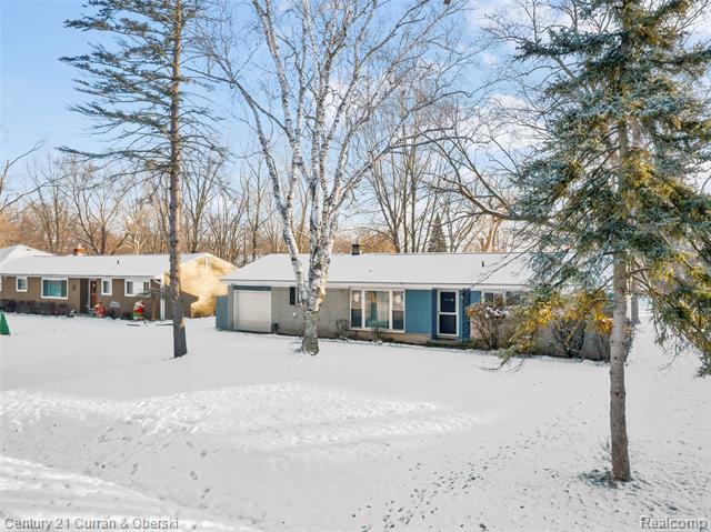 Builiding view one for 18070 Floral, Livonia, MI. 48152