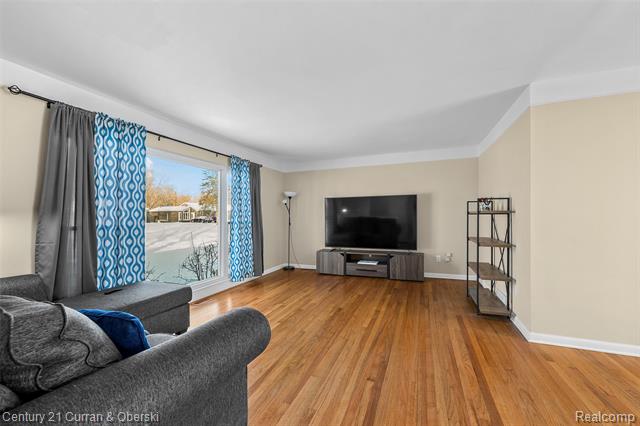 Builiding view seven for 18070 Floral, Livonia, MI. 48152