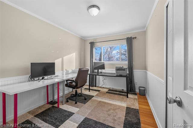 Builiding view seventeen for 18070 Floral, Livonia, MI. 48152