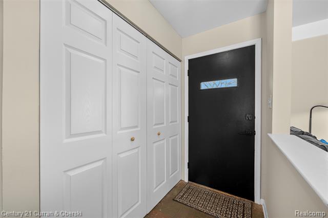 Builiding view six for 18070 Floral, Livonia, MI. 48152