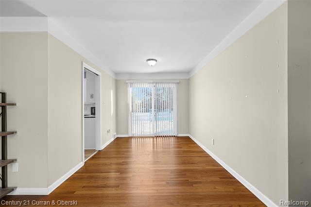 Builiding view ten for 18070 Floral, Livonia, MI. 48152