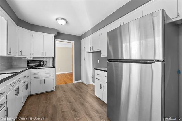 Builiding view thirteen for 18070 Floral, Livonia, MI. 48152