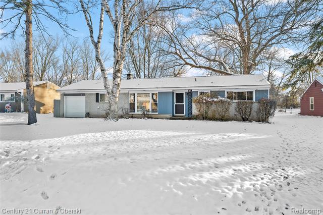 Builiding view thirty one for 18070 Floral, Livonia, MI. 48152