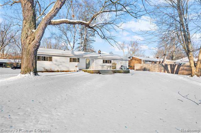 Builiding view thirty three for 18070 Floral, Livonia, MI. 48152