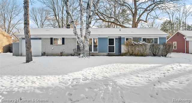 Builiding view thirty for 18070 Floral, Livonia, MI. 48152